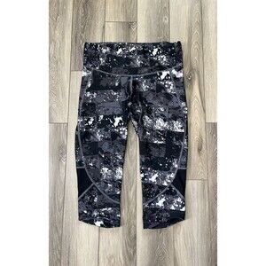 Under Armour Compression HeatGear Capri Leggings Women’s Sz Large Camo Print